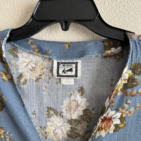 Vintage My Pieces 100% rayon blue floral short sleeve button up top - Picture 3 of 8